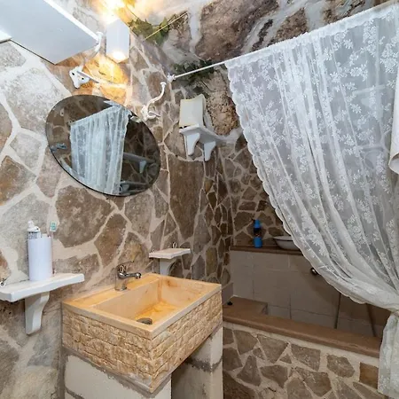 La Grotta -nel Cuore Di Nyaraló Ostuni